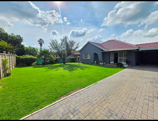 2 BEDROOM HOUSE FOR SALE IN THREE RIVERS